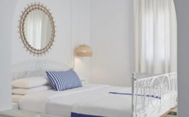 Mr-and-Mrs-White-Paros (1)